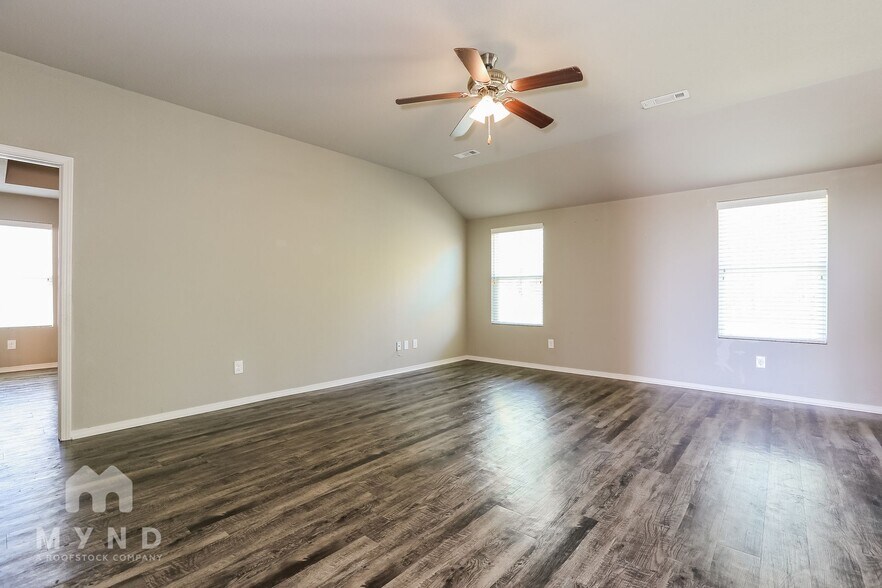 Building Photo - 2001 Honeycomb St