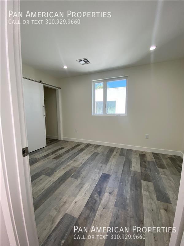 Building Photo - 1309 N Orange Dr