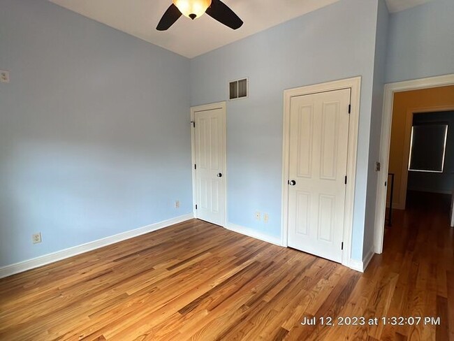 Building Photo - Harrison West Adorable 2 Bedroom updated C...