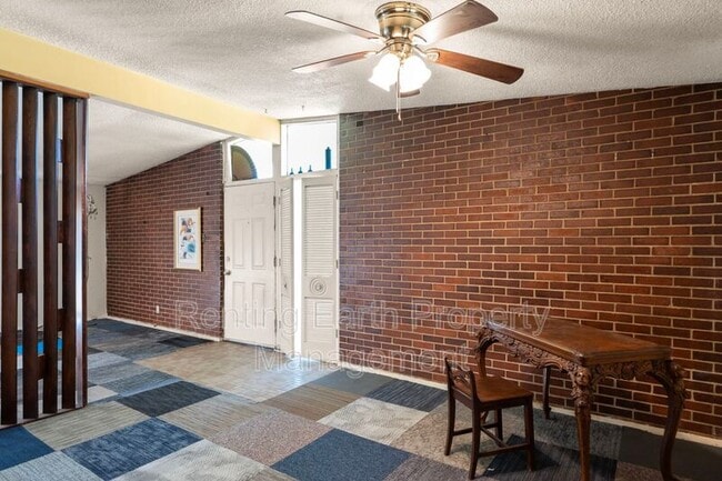 Building Photo - 6452 Evergreen Blvd
