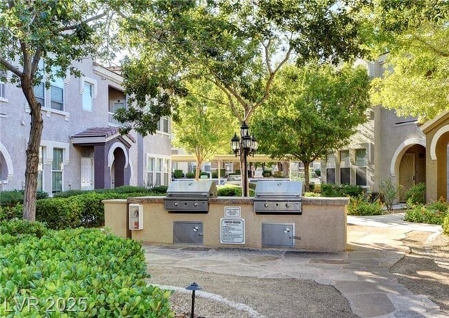 Building Photo - SOUTHWEST GATED 2-BED, 2-BATH FIRST-FLOOR ...