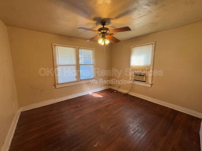 Building Photo - 2225 Glen Ellyn St