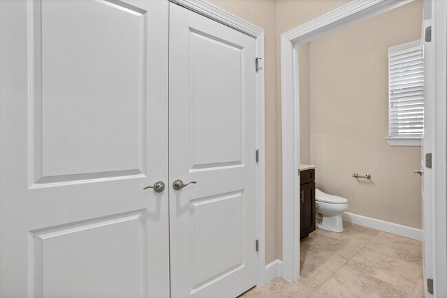 Building Photo - 5912 Anchorage Way S