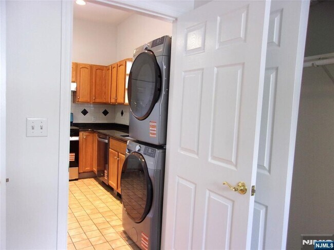 Building Photo - 1 Hawthorne Ave