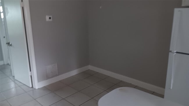 Building Photo - 2121 N Ocean Blvd