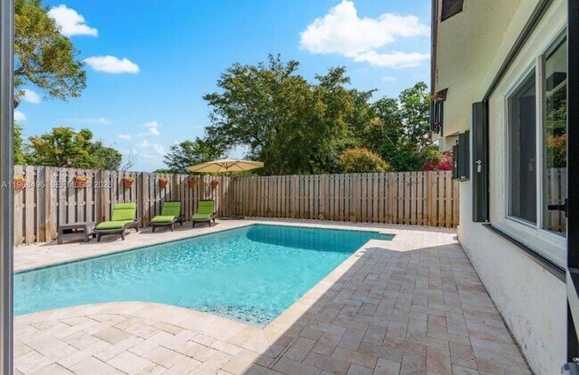Building Photo - 2900 NW 69th Ct