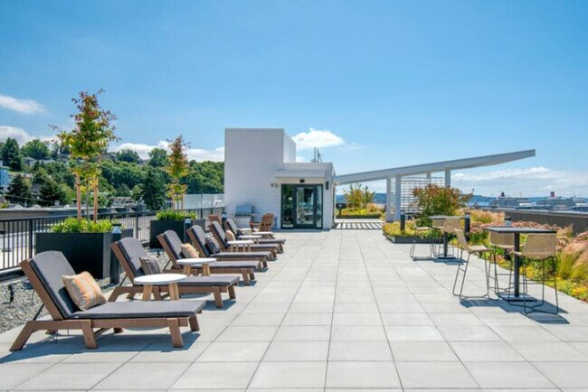 Building Photo - 2222 15th Ave W