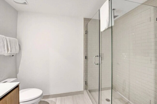 Building Photo - 4010 S Ocean Dr