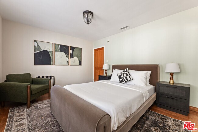 Building Photo - 3200 Oakley Dr