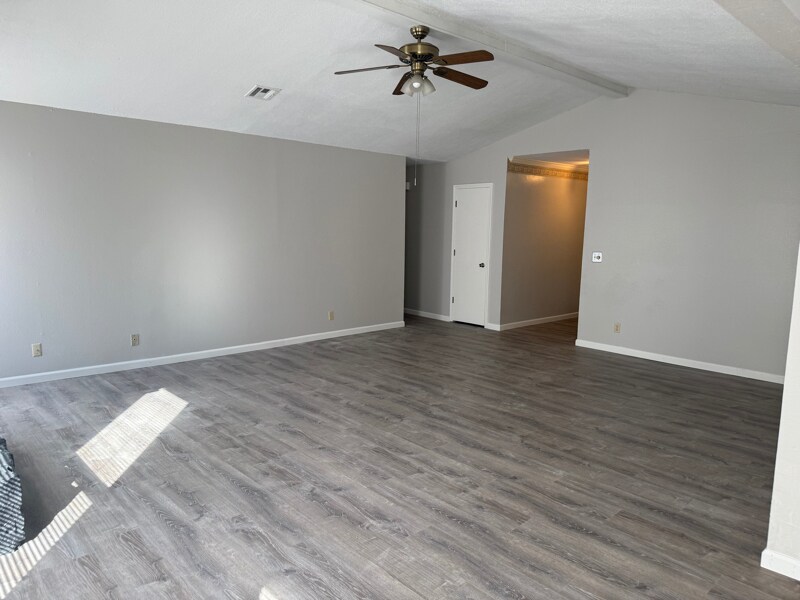 Building Photo - 1716 N Butternut Ave