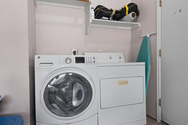 Building Photo - 1407 Sanchez St