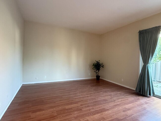 Building Photo - 976 De Soto Ln