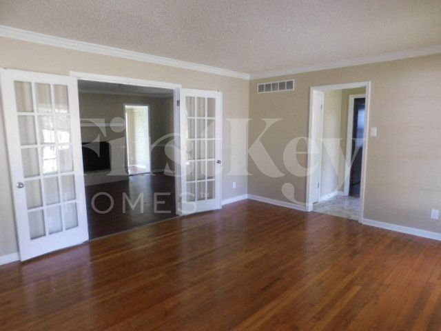 Building Photo - 4523 Parkwood Rd