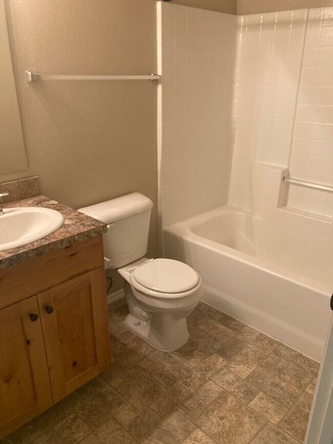 Building Photo - AB1464