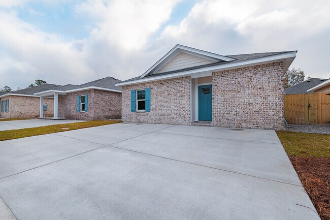 Building Photo - 102 Clearing Way