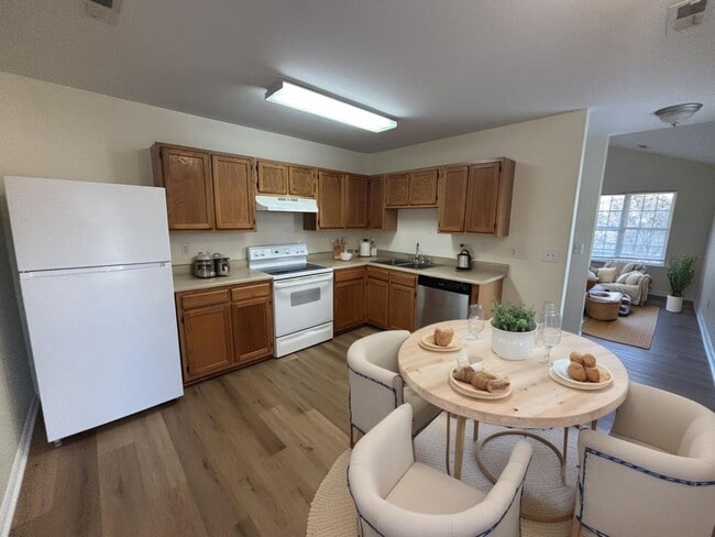 Building Photo - 3 Bed 3 Bath Garage Apartment Home