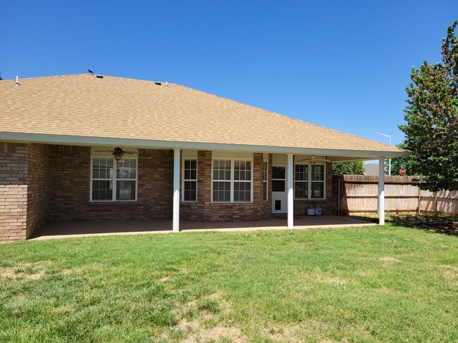 Building Photo - SPECTACULAR HOME ON CORNER LOT