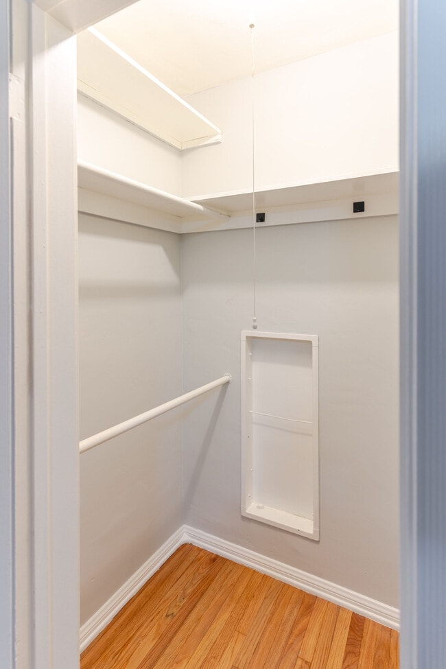 Building Photo - 640 E Valencia Ave