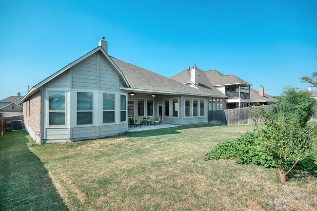 Building Photo - 8333 Paola St