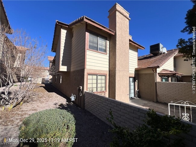 Building Photo - 3251 Dawnflower St