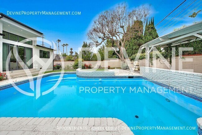 Building Photo - 3026 Greenfield Ave