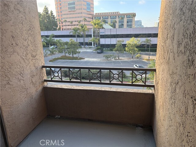 Building Photo - 8889 Caminito Plaza Centro