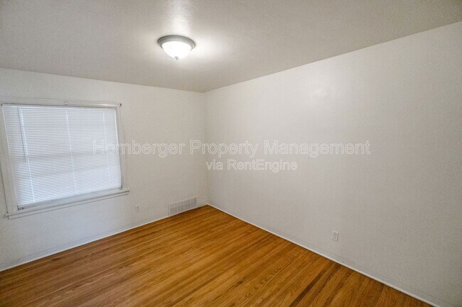 Building Photo - 11 E Rich Ave