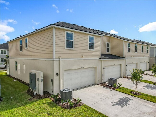 Building Photo - 9824 Walkway Dr