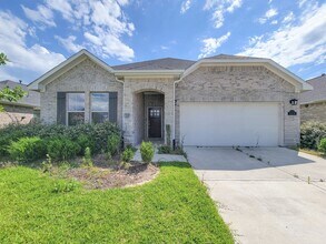 Building Photo - Quiet Cul De Sac! Tray Ceiling in Family &...