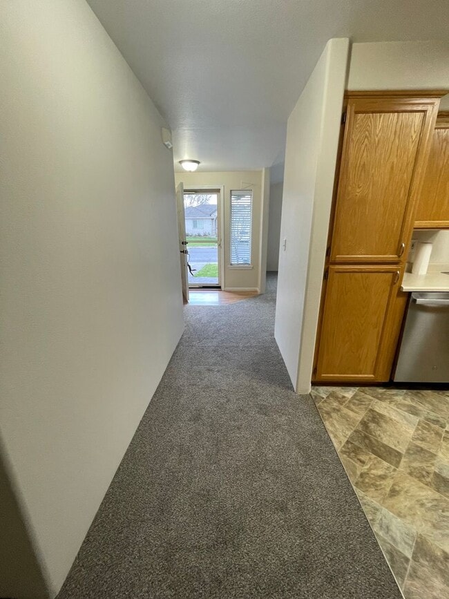 Building Photo - ***Processing Applicant***Spacious 3 bedroom, 2 bathroom home- CENTRAL POINT!