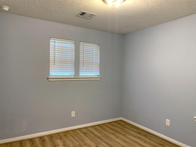 Building Photo - 16303 Copperwood Run Wy
