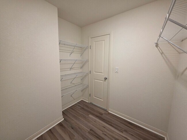 Building Photo - Newer 3 Bedroom Single Story Home in Gated Community