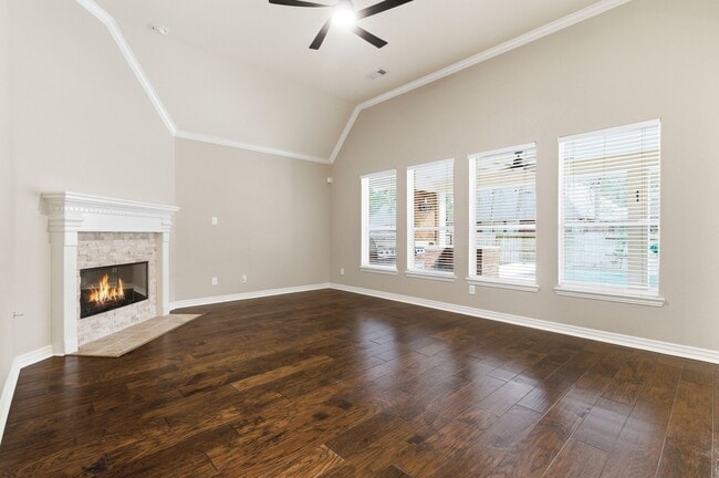 Building Photo - 414 Woodpecker Forest Ln