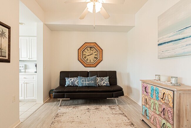 Building Photo - Fully Furnished Seasonal Condo Rental At G...