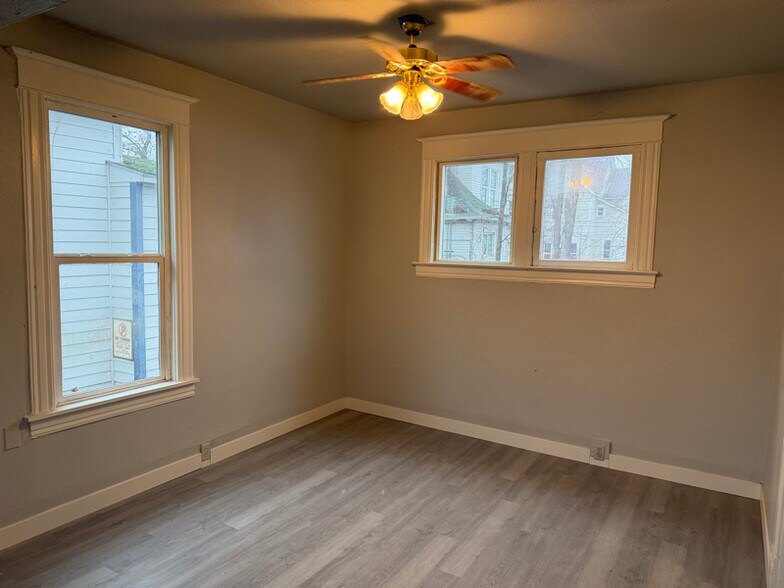 Building Photo - 1309 N Madison St