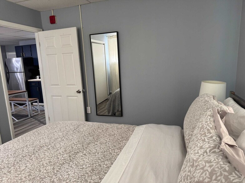 Building Photo - 508 Elm St