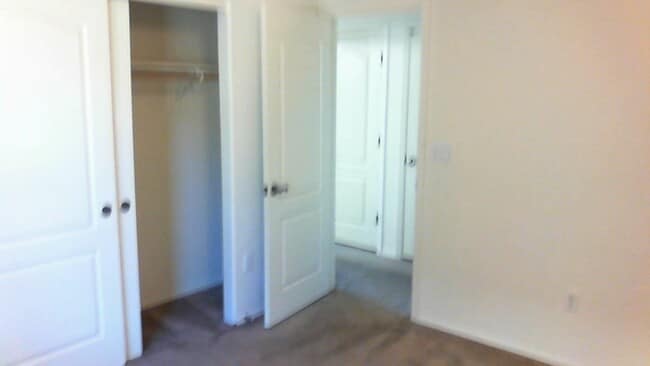 Building Photo - Unfurnished  1 loft -  2 car garage -  3 b...