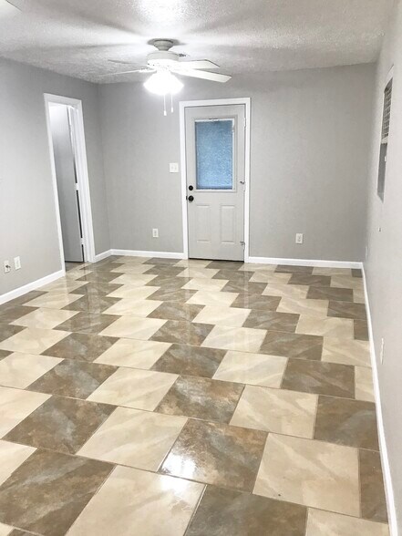 Building Photo - 3620 Mirror Ct