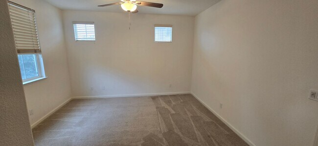 Building Photo - EPIC REA: 3 Bed/2.5 Bath Modern Comfort in a Prime Fairfield Location!