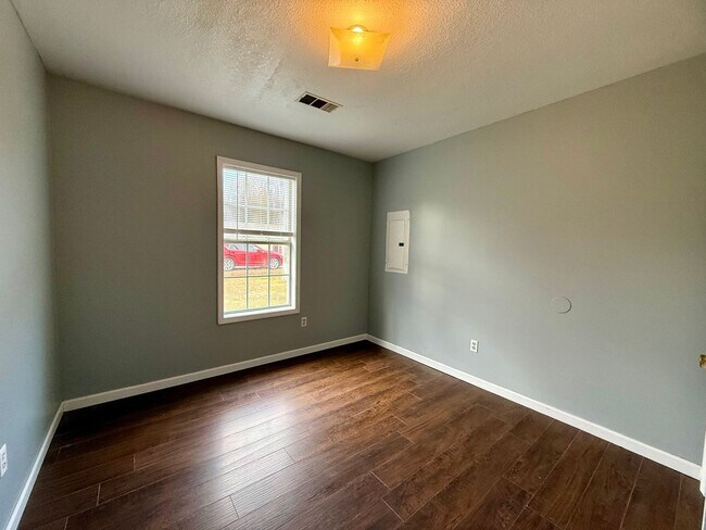 Building Photo - 205 N 18th Ave