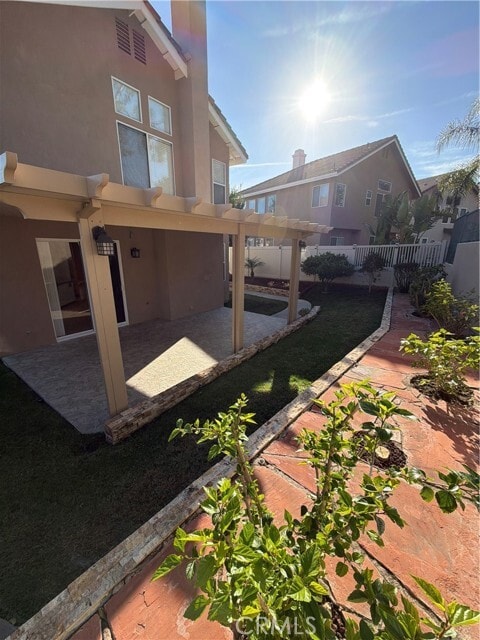 Building Photo - 17 Pastora