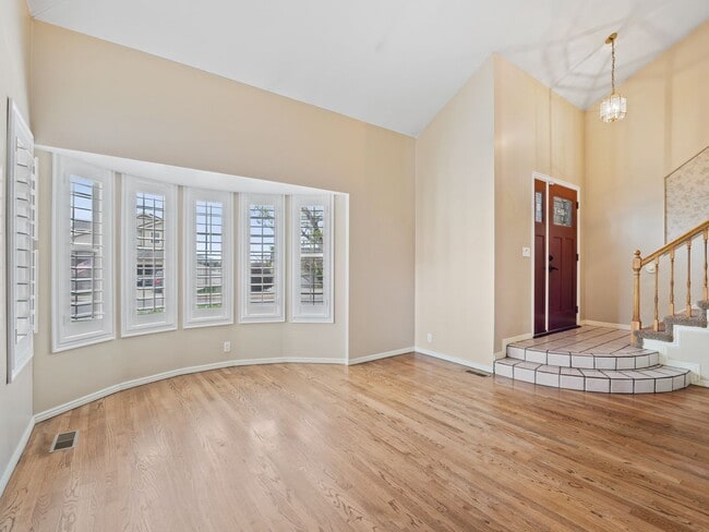 Building Photo - Spacious 5-Bedroom Home for Rent in Sandy, UT