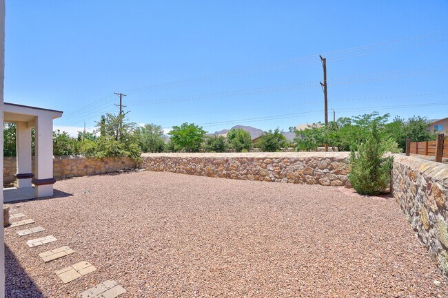 Building Photo - 11457 Lucio Moreno Dr