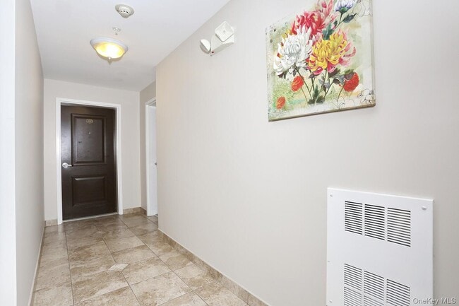 Building Photo - 21 E Central Ave