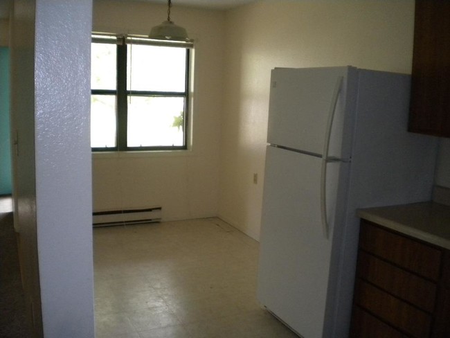 Building Photo - 300 West Clay # 7