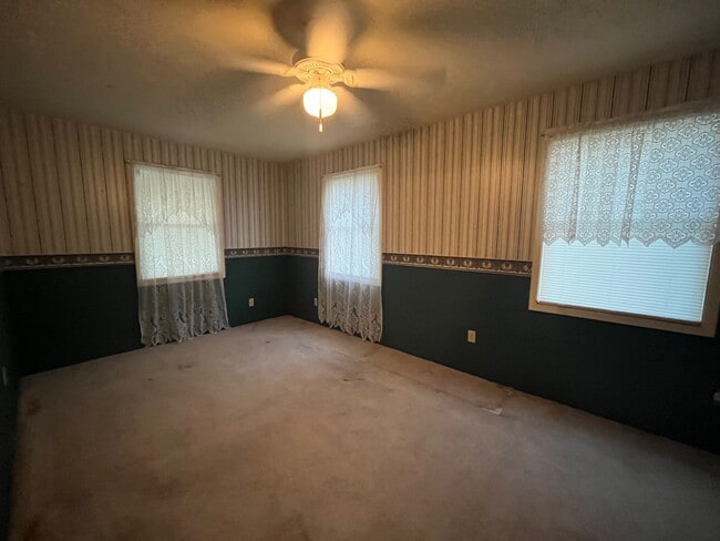 Building Photo - 503 N Pecan St