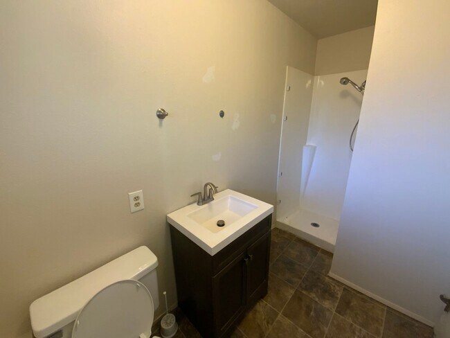Building Photo - Spacious 4-bedroom Home in Lakewood!
