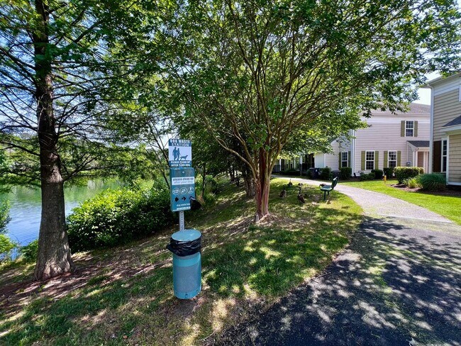 Building Photo - Stunning home in the sought after Suffolk ...