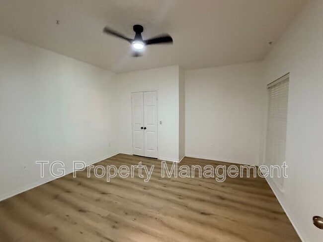 Building Photo - 7800 Point Meadows Dr