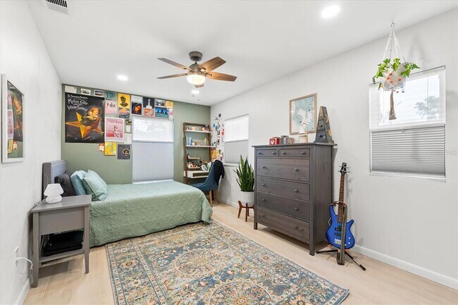 Building Photo - 8848 Sunlit Cove Dr NE